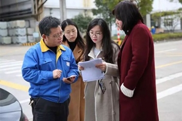 浙江省水利厅水资源治理处副调研员沈仁英携浙江日报记者等光临pp电子调研采访