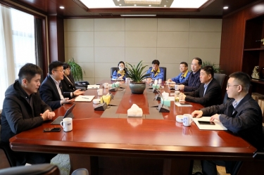 平湖市委常委、副市长戴振一行光临pp电子纸业调研领导