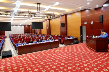 ? 进建楷模，凝聚力量！pp电子纸业召开陈良杰同道先进事迹汇报会