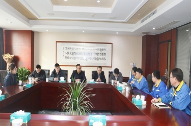 平湖市副市长管立松一行光临pp电子纸业慰问高端人才